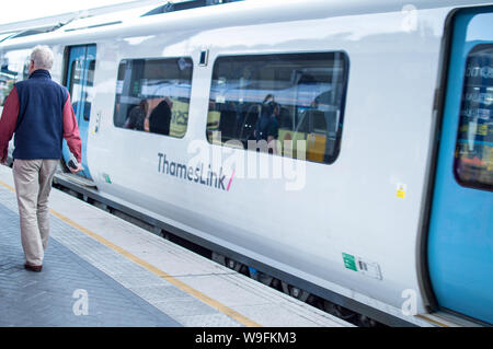 Train Thameslink à LondonBridge Banque D'Images