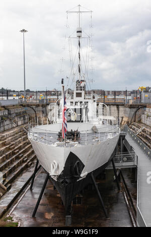 Le HMS M33 en cale sèche à Portsmouth l'un des tout derniers navires britanniques encore en existence à partir de la première guerre mondiale Banque D'Images