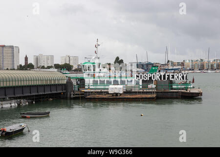 Le Gosport ferry depuis le port de Portsmouth Banque D'Images