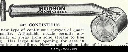 Image d'archive à partir de la page 100 de la Chalp jardin chaque printemps. Currie's garden : printemps 1934 annuel 59e année curriesgardenann curr190 Année : 1934 ( - 202 MIDGET un splendide pulvérisateur pour l'arrière- cour, arbustes, etc. détient 94 pintes. Faites de l'étain, magnifiquement lithographiés. Continu 432 un nouveau type de pulvérisateur continue de quart de sa capacité. Buse réglable permet à une densité de flux massif de pulvérisation fine de brouillard. A grande ouverture de remplissage pour le nettoyage et le remplissage. Et buse tube siphon en laiton. H 452 MISTY un pulvérisateur pour travail général. Le réservoir contient environ 1 quart. Co Banque D'Images