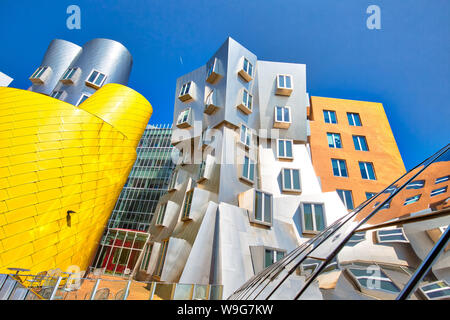 Boston, MA, USA - Le 16 juillet 2019 : célèbre MIT Institute of Technology et bâtiments modernes de Stata center Banque D'Images