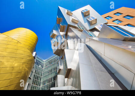 Boston, MA, USA - Le 16 juillet 2019 : célèbre MIT Institute of Technology et bâtiments modernes de Stata center Banque D'Images