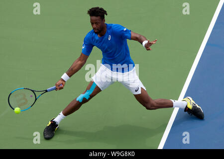 Cincinnati, OH, USA. Août 13, 2019. Open de tennis de l'Ouest et du Sud, Cincinnati, OH ; août 10-19, 2019. Gael Montfils joue une balle contre Frances Tiafoe au cours de l'Ouest et du sud de l'Open de Tennis joué à Cincinnati, OH. Tiafoe a gagné 7-6 6-3. 13 août 2019. Photo par Wally Nell/ZUMAPress Crédit : Wally Nell/ZUMA/Alamy Fil Live News Banque D'Images