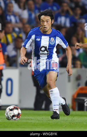 Porto, Portugal. Août 13, 2019. Shoya Nakajima (Porto), le 13 août 2019 - Football : Ligue des Champions troisième tour de qualification 2e match aller entre FC Porto 2-3 FC Krasnodar à Estadio do Dragao à Porto, Portugal. Credit : Itaru Chiba/AFLO/Alamy Live News Banque D'Images