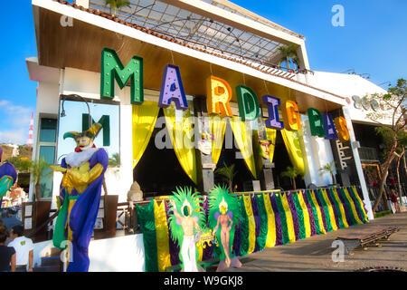 Puerta Vallarta, Mexique-18 Avril 2018 : Malecon de divertissements, des bars et des clubs de danse Banque D'Images