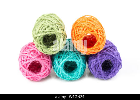 Fils de laine colorés boules on white Banque D'Images