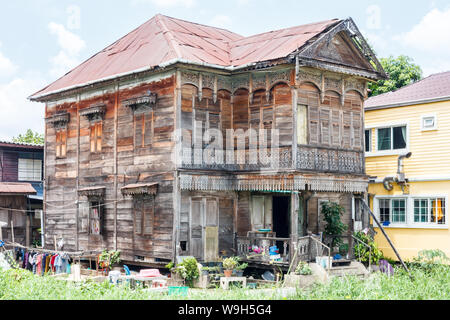 Vieille maison en teck, Thonburi, Bangkok, Thaïlande Banque D'Images