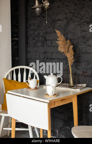 Cuisine intérieur avec table et chaise Banque D'Images