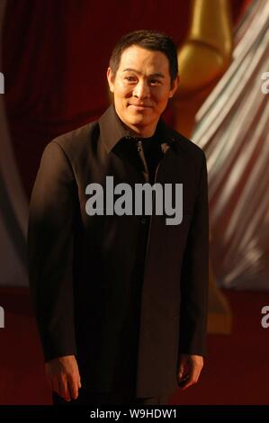 L'acteur chinois Jet Li pose au cours de la cérémonie de clôture de Coq d'or et des cent fleurs Film Festival, à Suzhou, province de Jiangsu, Chine de l'est O Banque D'Images