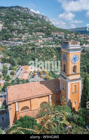 Eze, France, le 5 septembre 2018 : l'ancien néo-classicisme Eglise Notre Dame de l'assomption du village médiéval d'Eze Banque D'Images