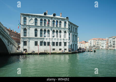 Palazzo dei Camerlenghi sur la Gran Canale, Venise Banque D'Images