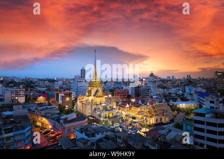 Vue paysage de Wat Traimit Witthayaram Worawihan de bangkok temple attrayant pour le tourisme au coucher du soleil. Le plus grand temple du Bouddha d'or à Bangkok Banque D'Images