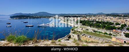 Vue panoramique de la vieille ville de Corfou Corfou et port de plaisance, l'île de Corfou, Grèce, Îles Ioniennes Banque D'Images