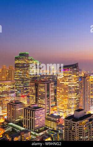 Cityscape sur Bangkok moderne bureau bâtiment d'entreprise en zone d'affaires à Bangkok, Thaïlande. Banque D'Images