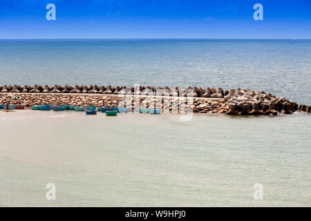 Tour bateaux dans le port de Phan Thiet, mer de Chine du Sud, Vietnam, Asie , 30074638 Banque D'Images