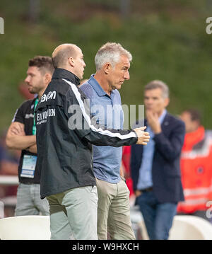 Entraîneur Mirko SLOMKA (H) déçu après le match, dans une conversation avec Jan Schlaudraff (H, Directeur sportif) Football DFB Pokal, 1er tour, le Karlsruher SC (KA) - Hanovre 96 (H), le 12.08.2019 à Karlsruhe/Allemagne. # #  DFL règlement interdit toute utilisation des photographies comme des séquences d'images et/ou quasi-vidéo # # #  utilisée dans le monde entier Banque D'Images