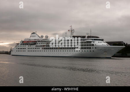 Cobh, Cork, Irlande. 14 août, 2019. Bateau de croisière Vent d'argent jusqu'à la vapeur jusqu'à l'eau profonde à quai à Ringaskiddy, Co.Cork, Irlande. Crédit ; David Creedon / Alamy Live News Banque D'Images