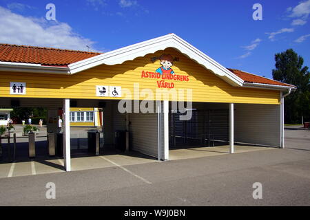 Vimmerby, Smaland, Suède - août 2, 2019 : entrée du public suédois de parc à thème Astrid Lindgren's World. Banque D'Images