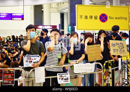 Hong Kong. Août 13, 2019. Les manifestants ont occupé l'Aéroport International de Hong Kong pour plus de 200 vols ont annulé. Les manifestants anti-gouvernementaux cherchent à capter l'attention du monde entier pour demander les cinq principales exigences à remplir. Gonzales : Crédit Photo/Alamy Live News Banque D'Images
