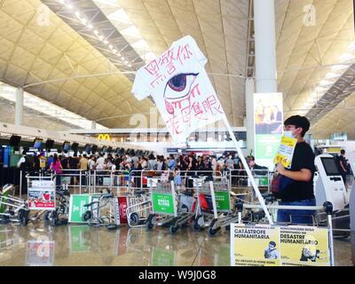 Hong Kong. Août 13, 2019. Les manifestants ont occupé l'Aéroport International de Hong Kong pour plus de 200 vols ont annulé. Les manifestants anti-gouvernementaux cherchent à capter l'attention du monde entier pour demander les cinq principales exigences à remplir. Gonzales : Crédit Photo/Alamy Live News Banque D'Images