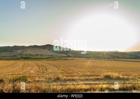 Beaux paysages siciliens au coucher du soleil, Caltanissetta, Sicile, Italie, Europe Banque D'Images