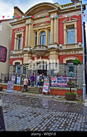 'Guerre' Bridgend. Événement annuel à recréer son & lumière de la DEUXIÈME GUERRE MONDIALE. Carnegie House est l'ancienne bibliothèque publique. Les personnes qui s'y passé. Banque D'Images