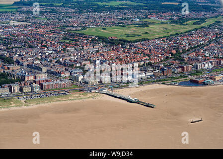 Une vue aérienne de Lytham St Annes, Fylde Coast, North West England, UK Banque D'Images