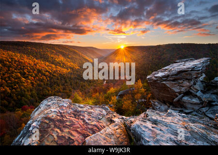 Coucher de soleil depuis l'automne jusqu'à la point de Lindy Canyon, à l'Ouest Virgnia Blackwater Banque D'Images