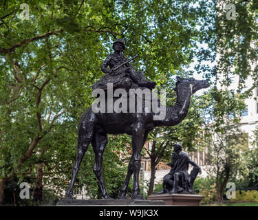 LONDRES, Royaume-Uni - 21 JUILLET 2018 : le Mémorial du corps impérial de chameau dans les jardins du Victoria Embankment Banque D'Images