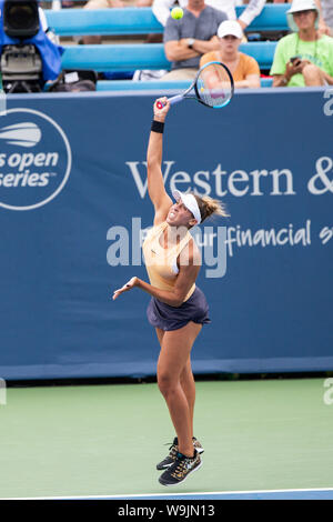 Mason, Ohio, USA. Août 13, 2019. Touches de Madison (USA) sert de tour de l'Ouest et du Sud de s'ouvrir à la Lindner Family Tennis Center, Mason, Oh. Crédit : Scott Stuart/ZUMA/Alamy Fil Live News Banque D'Images