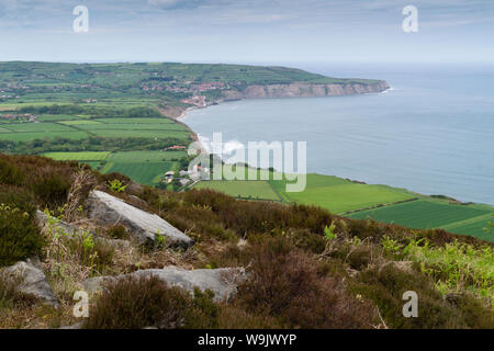 Robin Hood's Bay Vue de la Lande juste au-dessus de Ravenscar. Banque D'Images