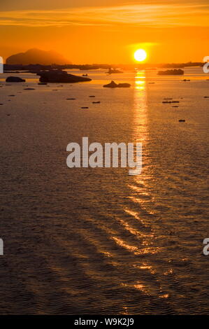 Lever du soleil sur la glace dans l'Antarctique, Péninsule Antarctique, l'Antarctique, régions polaires Banque D'Images