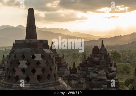 Temple bouddhiste de Borobudur, UNESCO World Heritage Site, Java, Indonésie, Asie du Sud, Asie Banque D'Images