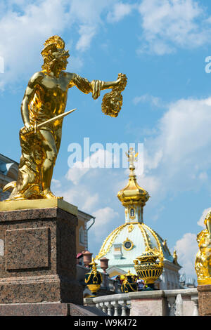 Peterhof Palace et le jardin avec grande cascade à Saint-Pétersbourg, Russie Banque D'Images