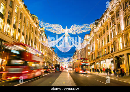Lumières de Noël festif à Regent Street en 2016, Londres, Angleterre, Royaume-Uni, Europe Banque D'Images