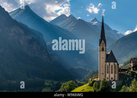 L'église Saint Vincent à Heiligenblut, le Grossglockner, highroad Hohe Tauern, Carinthie, Autriche Banque D'Images