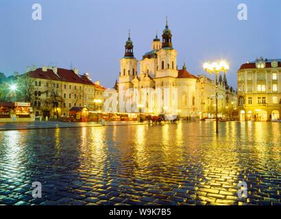 Église Saint Nicolas, Place de la Vieille Ville, Prague, République Tchèque, Europe Banque D'Images