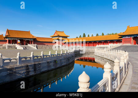 L'eau d'or intérieure qui traverse la cour extérieure, la Cité Interdite complexe, Beijing, Chine, Asie Banque D'Images