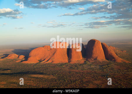 Kata Tjuta (les Olgas), site du patrimoine mondial de l'UNESCO, le Parc National d'Uluru-Kata Tjuta, Territoire du Nord, Australie, Pacifique Banque D'Images