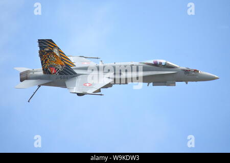 Un McDonnell Douglas F/A-18 dans tiger livrée au Royal International Air Tattoo à Fairford RIAT 2019 RAF, Gloucestershire, Royaume-Uni Banque D'Images