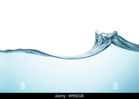 L'eau bleu clair, surface ondulée avec splash. Banque D'Images