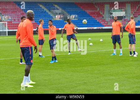 Pilsen, République tchèque. 14Th Aug 2019. Les joueurs de Royal Antwerp assister à la formation avant de la Ligue Europa de football 3e tour de qualification retour Viktoria Plzen vs Royal Antwerp à Pilsen, République tchèque, le 14 août 2019. Photo : CTK Miroslav Chaloupka/Photo/Alamy Live News Banque D'Images