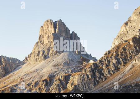 Rifugio Monte Nuvolau et dans les Dolomites, en Italie. Banque D'Images