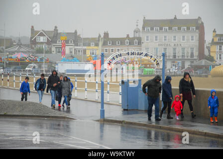 Weymouth, Dorset. 14 août 2019. Météo britannique. C'est même mouillé à Weymouth, une ville qui marque le plus grand ensoleillement annuel au Royaume-Uni Crédit : Stuart fretwell/Alamy Live News Banque D'Images