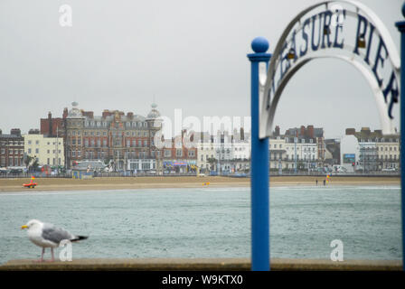 Weymouth, Dorset. 14 août 2019. Météo britannique. C'est même mouillé à Weymouth, une ville qui marque le plus grand ensoleillement annuel au Royaume-Uni Crédit : Stuart fretwell/Alamy Live News Banque D'Images