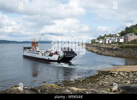 L'île de MV (Cumbrae) Loch Fyne Tarbert ferry part sur la route à Portavadie, ARGYLL & BUTE. Banque D'Images