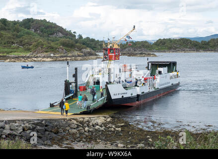 L'île de MV (Cumbrae) Loch Fyne Tarbert ferry part sur la route à Portavadie, ARGYLL & BUTE. Banque D'Images