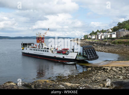 L'île de MV (Cumbrae) Loch Fyne Tarbert ferry part sur la route à Portavadie, ARGYLL & BUTE. Banque D'Images