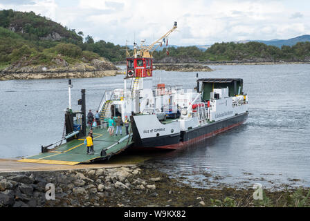 L'île de MV (Cumbrae) Loch Fyne Tarbert ferry part sur la route à Portavadie, ARGYLL & BUTE. Banque D'Images