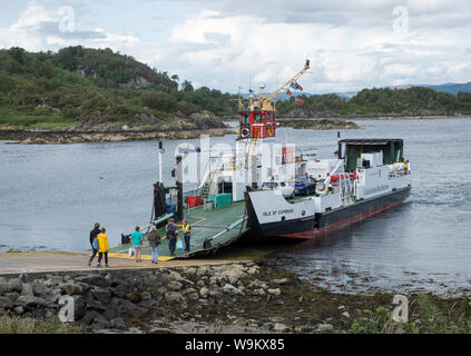 L'île de MV (Cumbrae) Loch Fyne Tarbert ferry part sur la route à Portavadie, ARGYLL & BUTE. Banque D'Images